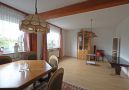 geräumiges Wohnzimmer