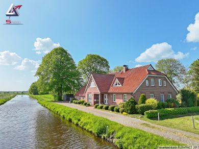 Komfortables Landhaus in herrlicher Alleinlage am Kanal.