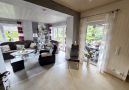 Wohnzimmer im Anbau mit Ausgang zur Terrasse
