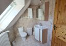 Bad mit Waschtisch im Obergeschoss