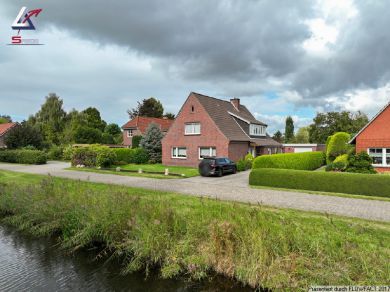 Großzügiges Wohnhaus in schöner Lage am Kanal