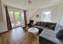 geräumiges Wohnzimmer