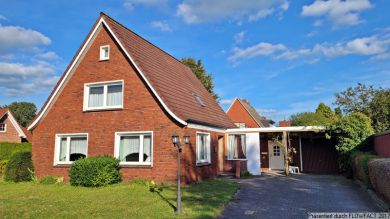 Wohnhaus mit 2 Garagen und großem Keller