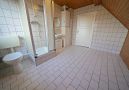 Badezimmer mit Dusche