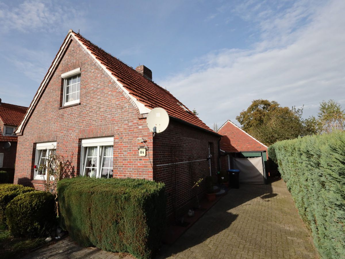 Auffahrt mit Garage