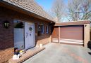 mit massiver Garage