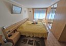 geräumiges Schlafzimmer