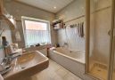 Badezimmer im Erdgeschoss