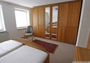 Schlafzimmer mit Schrank