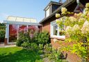 mit herrlichem Sommergarten