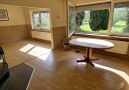 großes helles Wohnzimmer