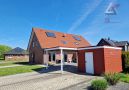 mit Carport und Schuppen