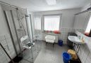 Bad mit grosser Dusche im HWR