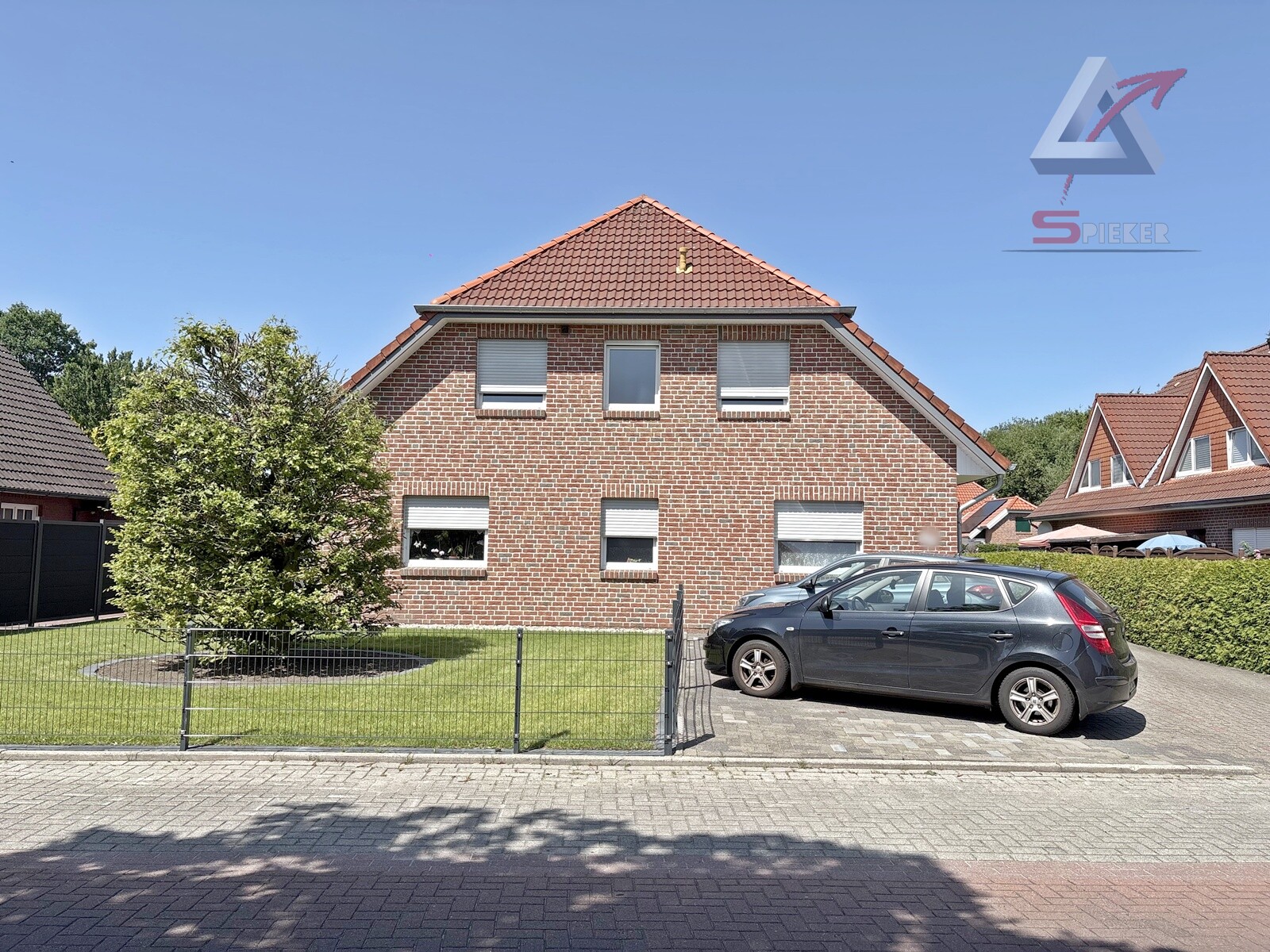 renovierte Dachgeschosswohnung in zentraler Lage!