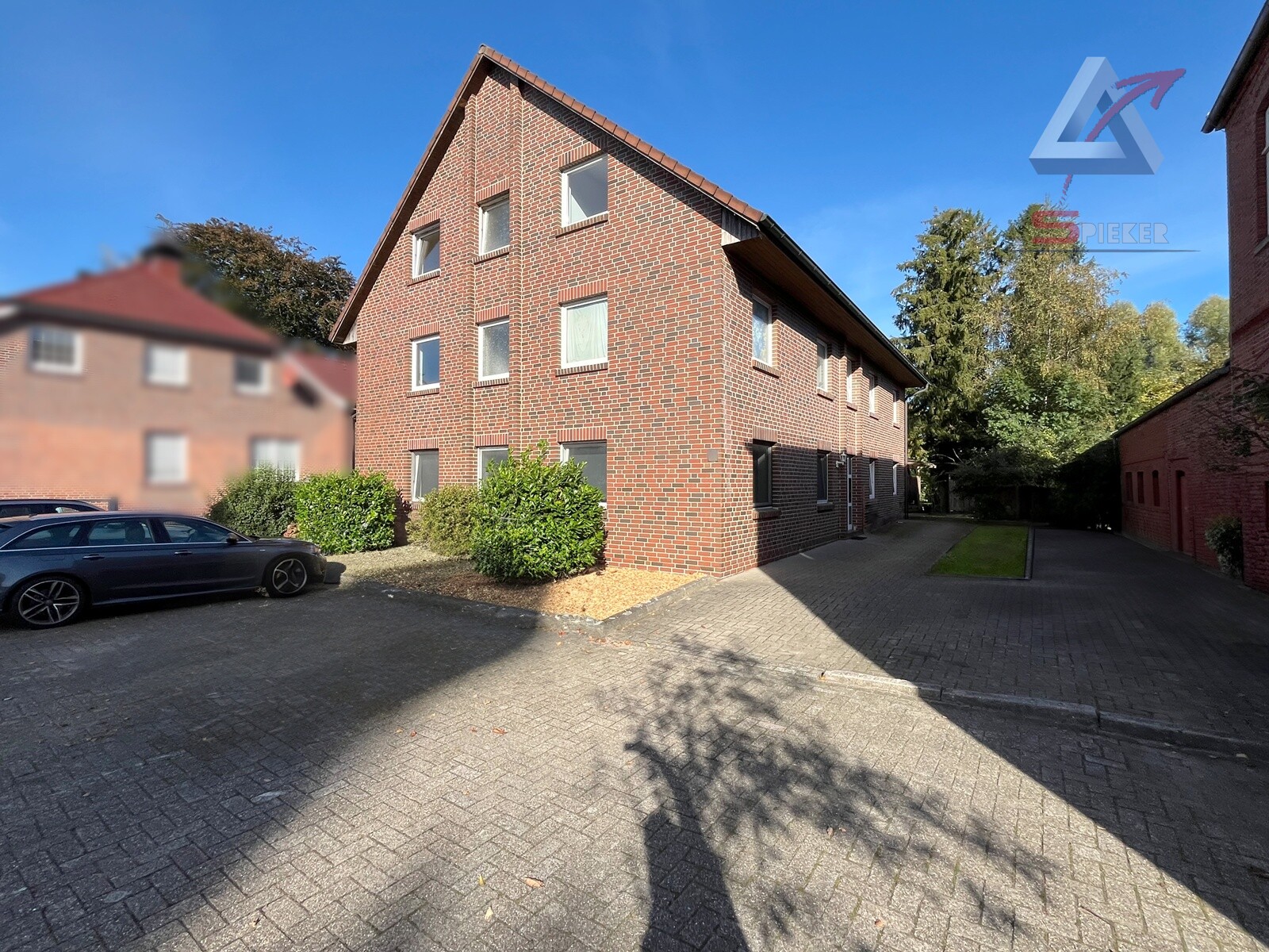 Renovierte Dachgeschosswohnung in zentraler Lage
